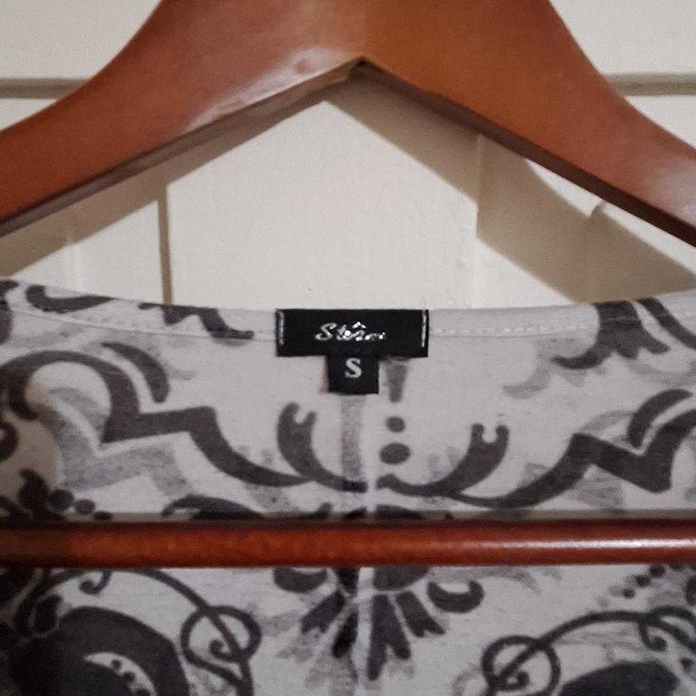 St. John Black and Gray Patterned Short Sleeve Top - Picture 2 of 3
